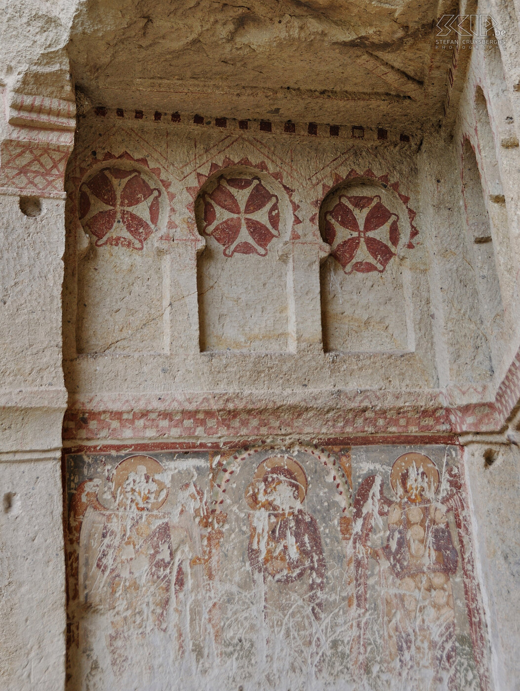 Cappadocië - Göreme - Karanlik kerk De laatste dag bezoeken we ook Göreme Open Air museum waar nog enkele van de best bewaarde rots kerken (10e -12e eeuw), waaronder de Tokalikerk en de Karanlikkerk, met prachtige fresco's te bezichtigen zijn. Aan de buitenkant zijn de fresco's bijna verloren gegaan. Stefan Cruysberghs